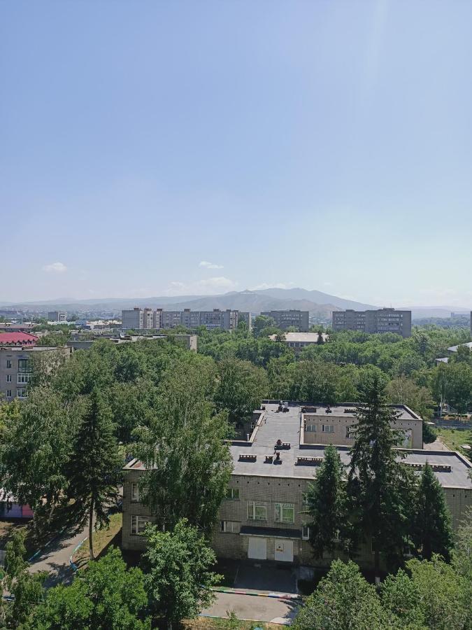 Apartnew In City Centr Ustʼ-Kamenogorsk Eksteriør bilde